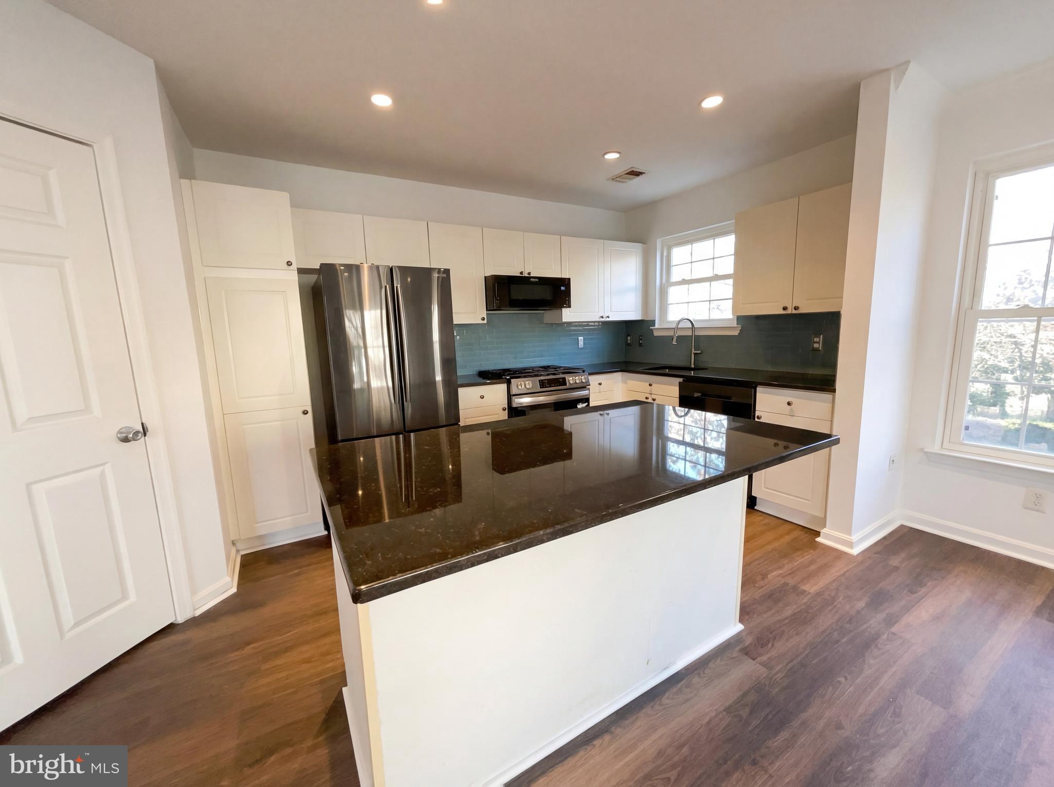 FAIR LAKES - Residential