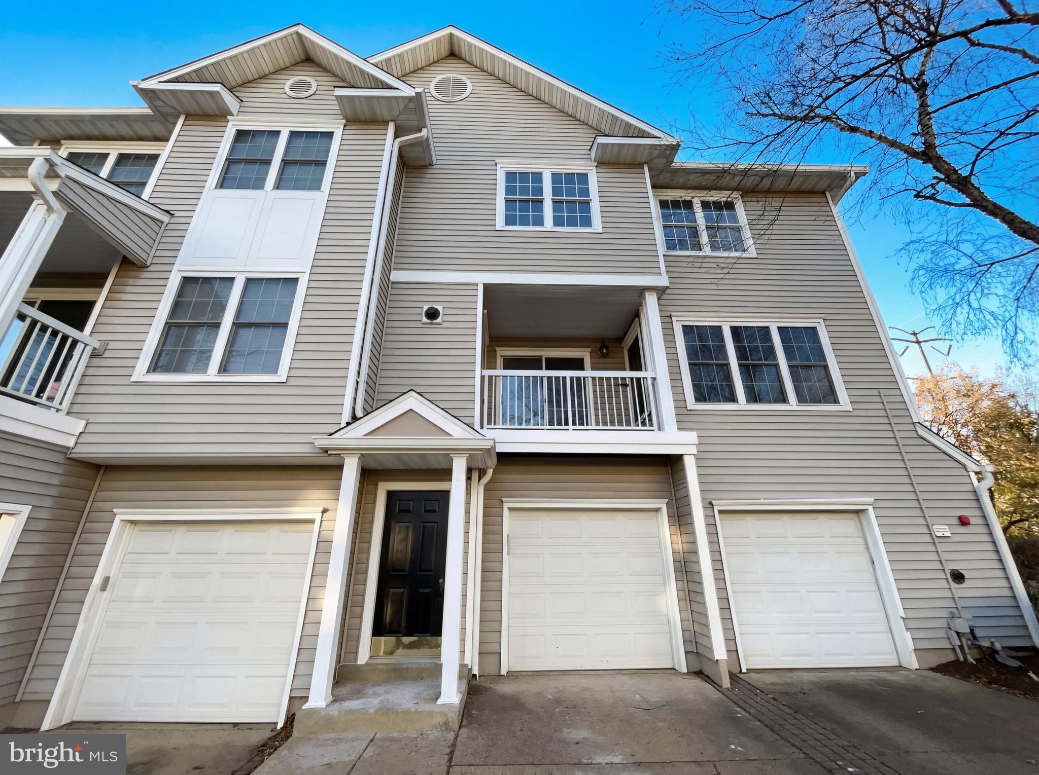 FAIR LAKES - Residential