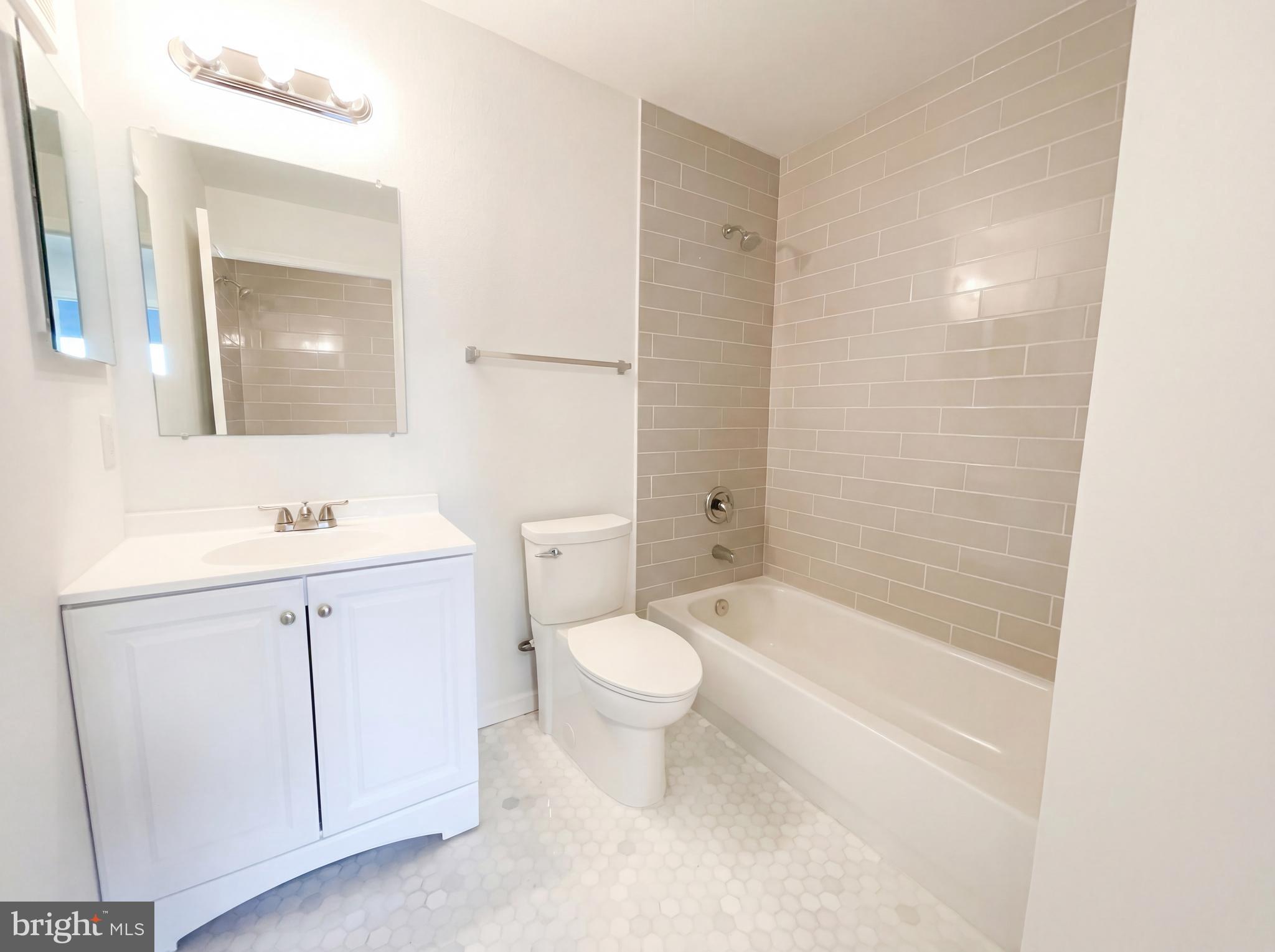 FAIR LAKES - Residential