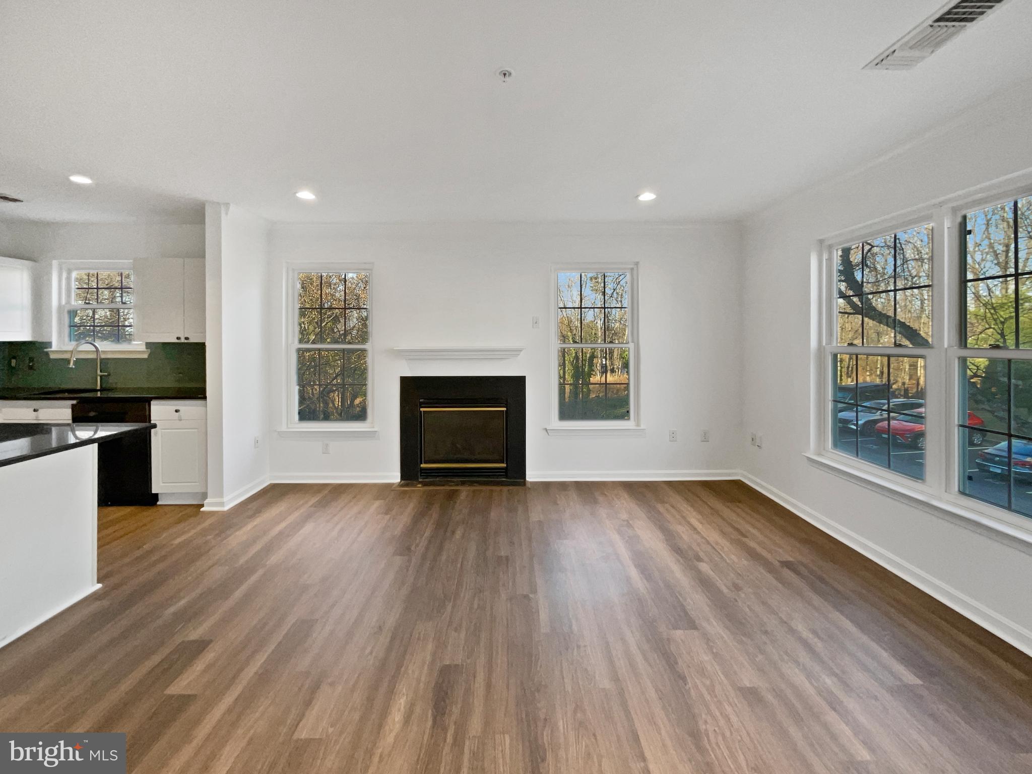 FAIR LAKES - Residential