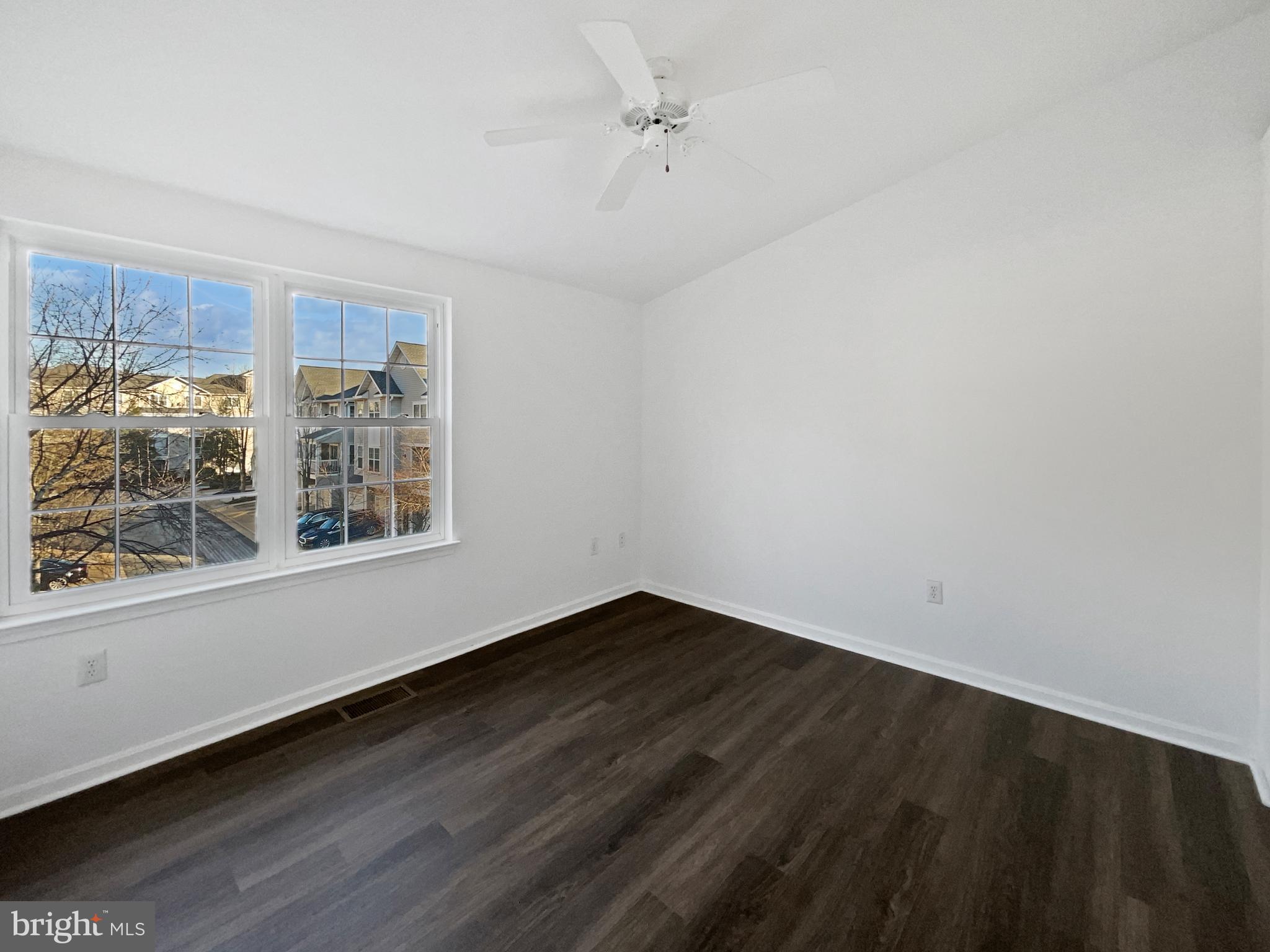 FAIR LAKES - Residential