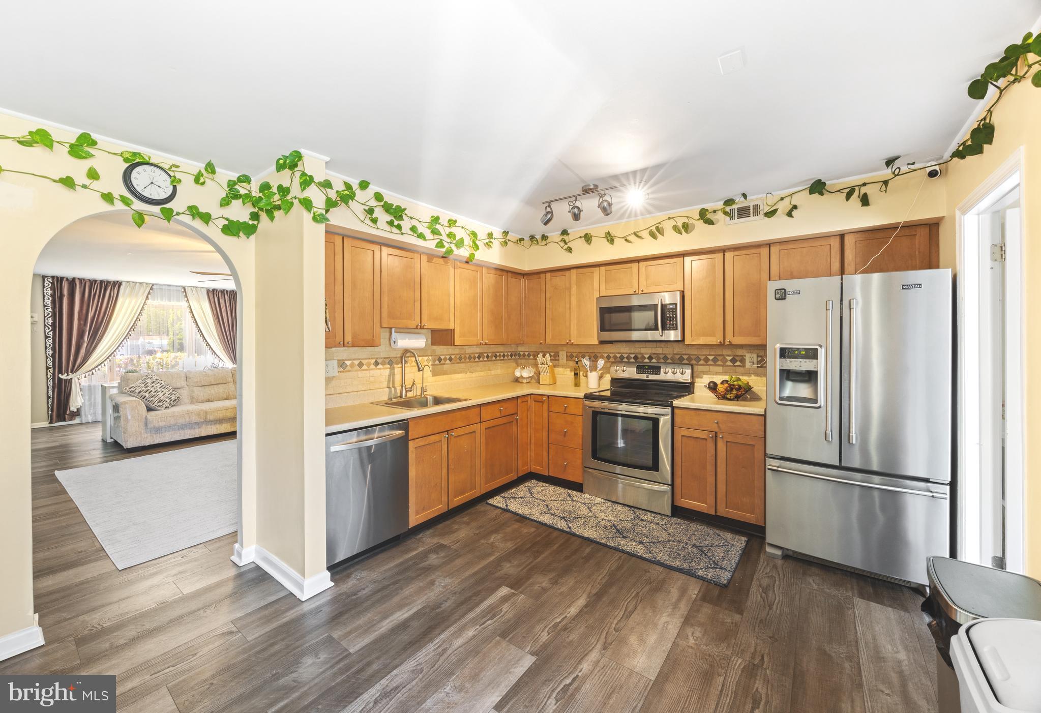 1025 BEDLINGTON PLACE