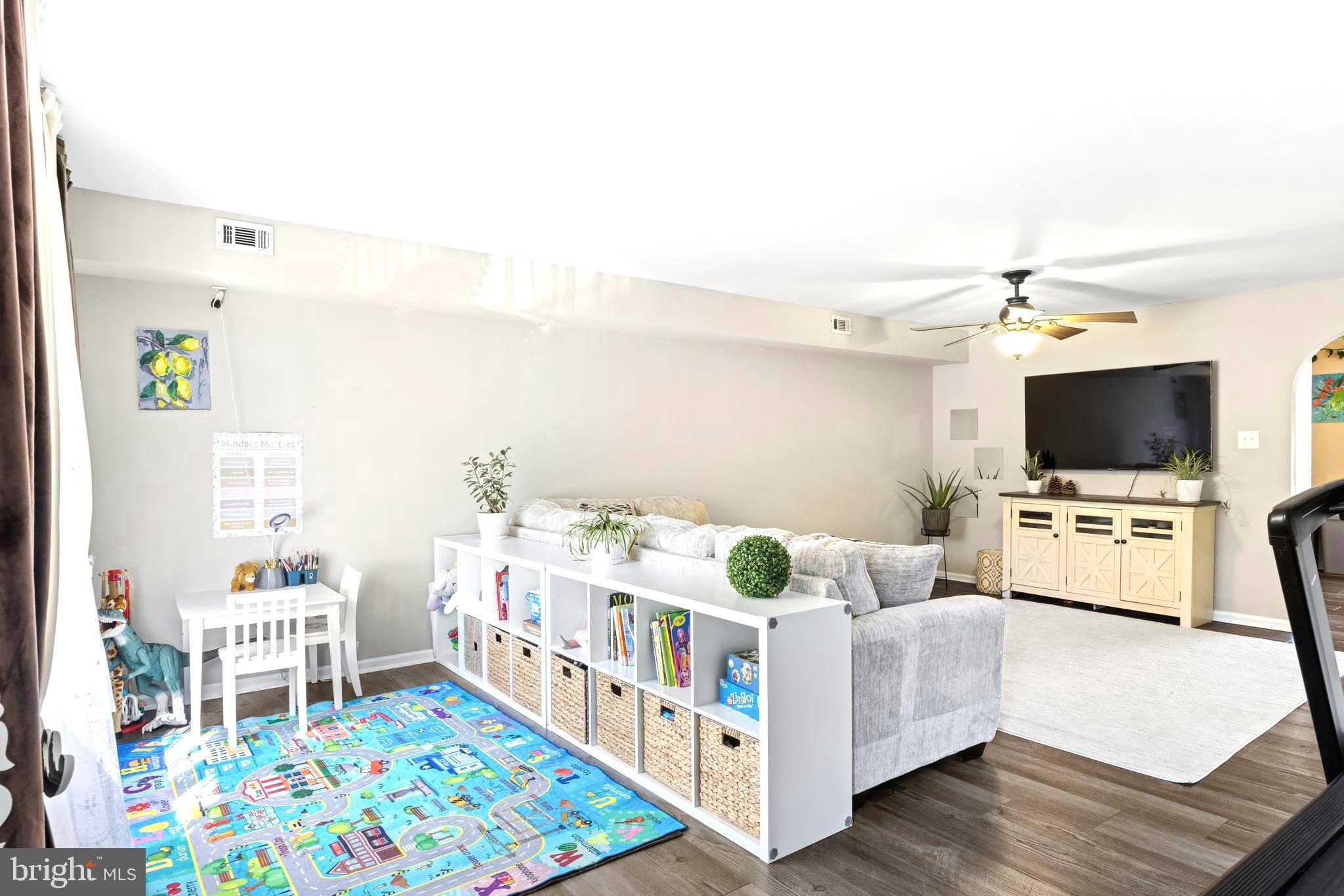 1025 BEDLINGTON PLACE