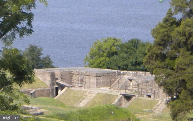 TANTALLON ON THE POTOMAC - Residential