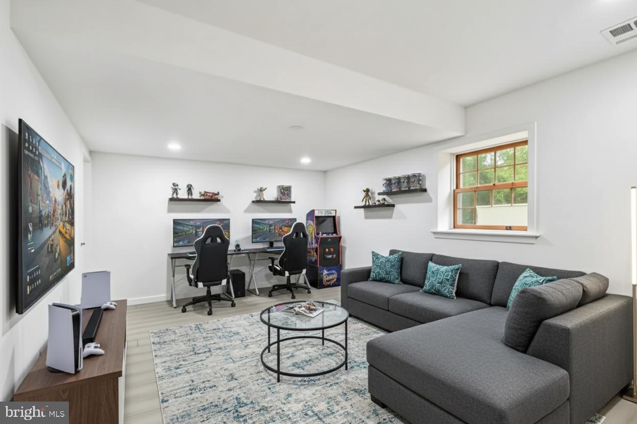 TANTALLON ON THE POTOMAC - Residential