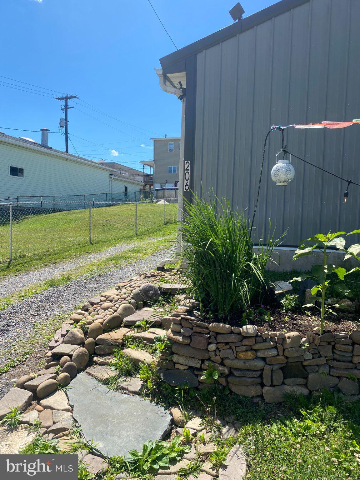 206 W EARLY AVENUE