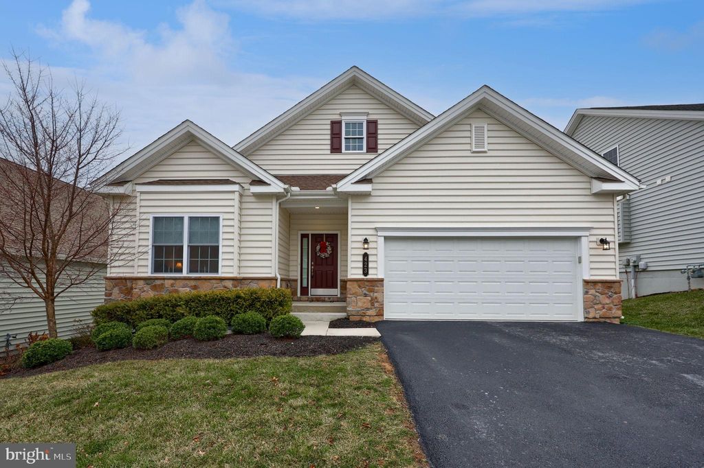 Photo of 423 Valor Drive, LITITZ, PA 17543 (MLS # PALA2080022)