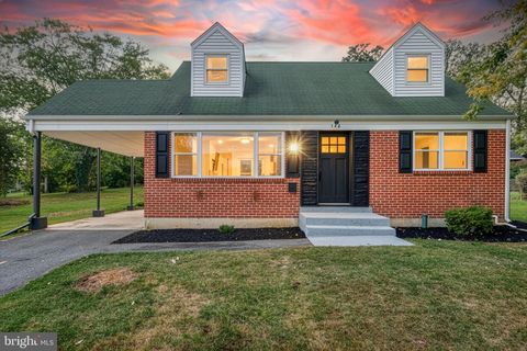 Photo of 142 Sylvan Drive, YORK, PA 17402 (MLS # PAYK2090568)