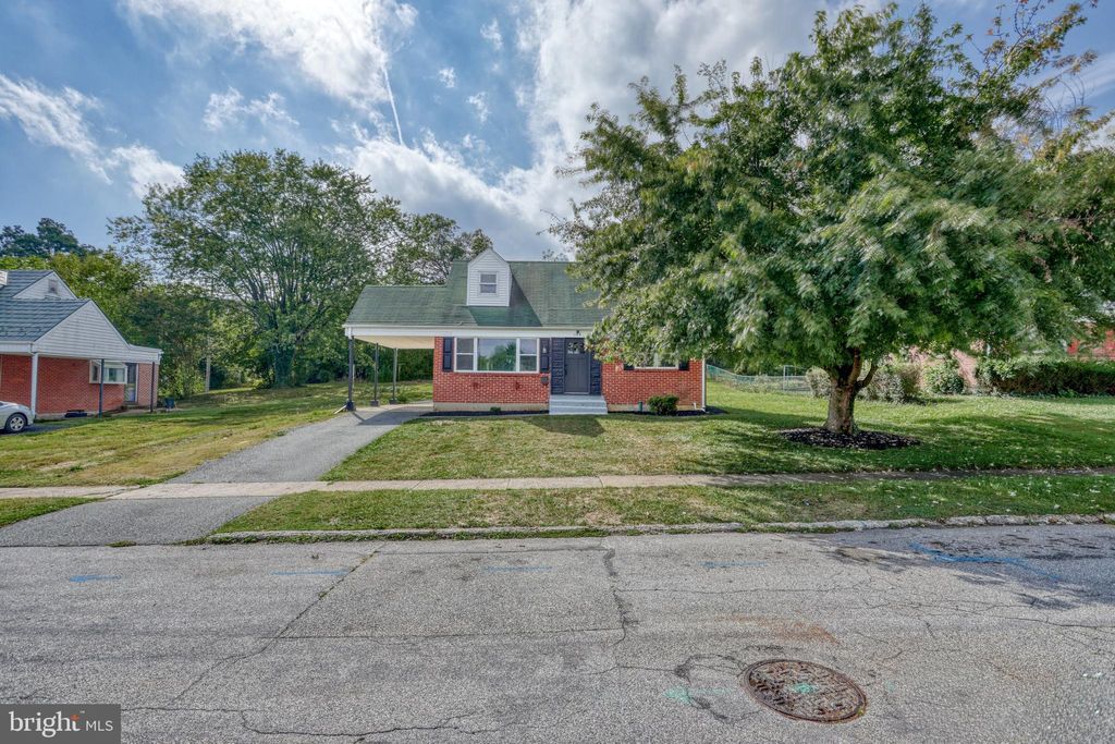 Photo of 142 Sylvan Drive, YORK, PA 17402 (MLS # PAYK2090568)