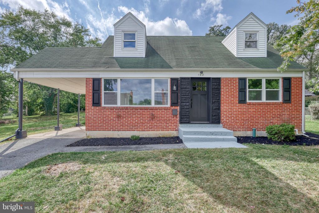 Photo of 142 Sylvan Drive, YORK, PA 17402 (MLS # PAYK2090568)