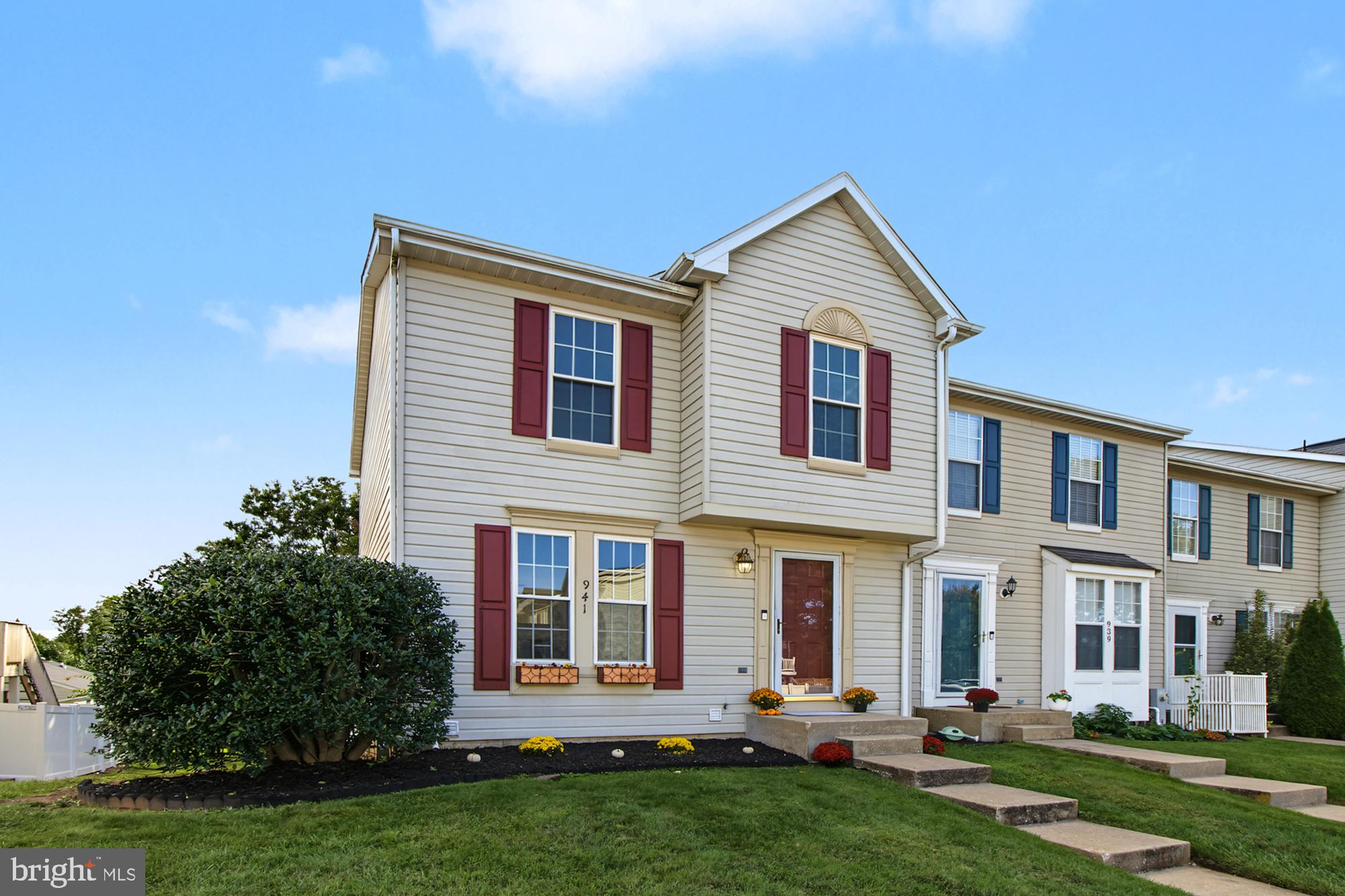 941 GAINSBOROUGH COURT