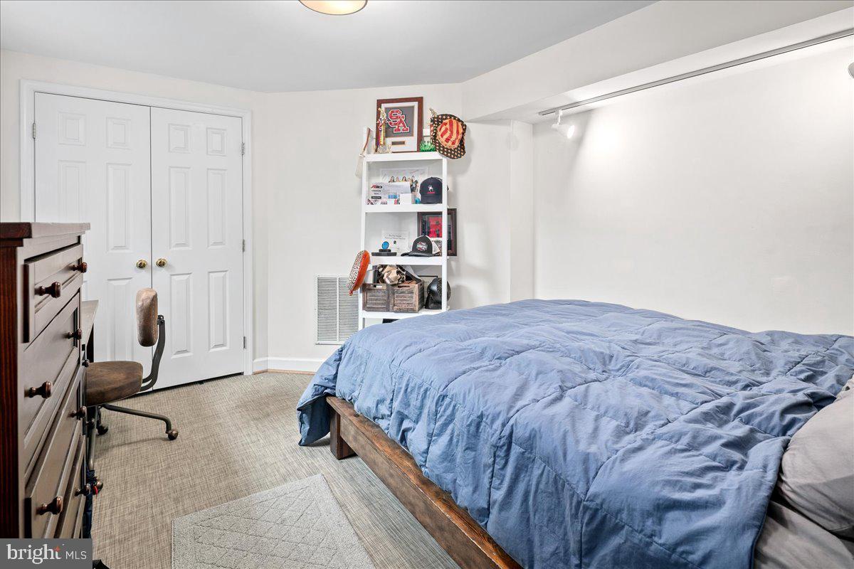 MONTICELLO PARK - Residential