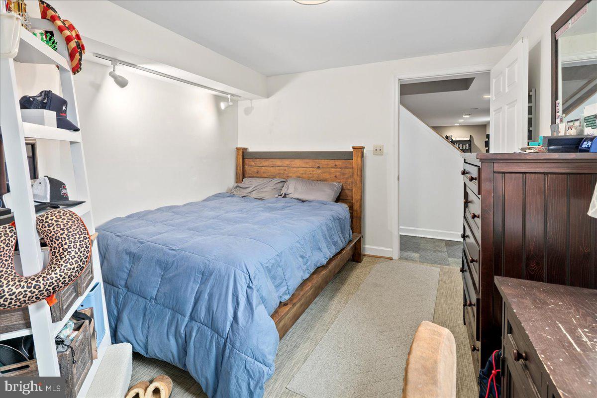 MONTICELLO PARK - Residential