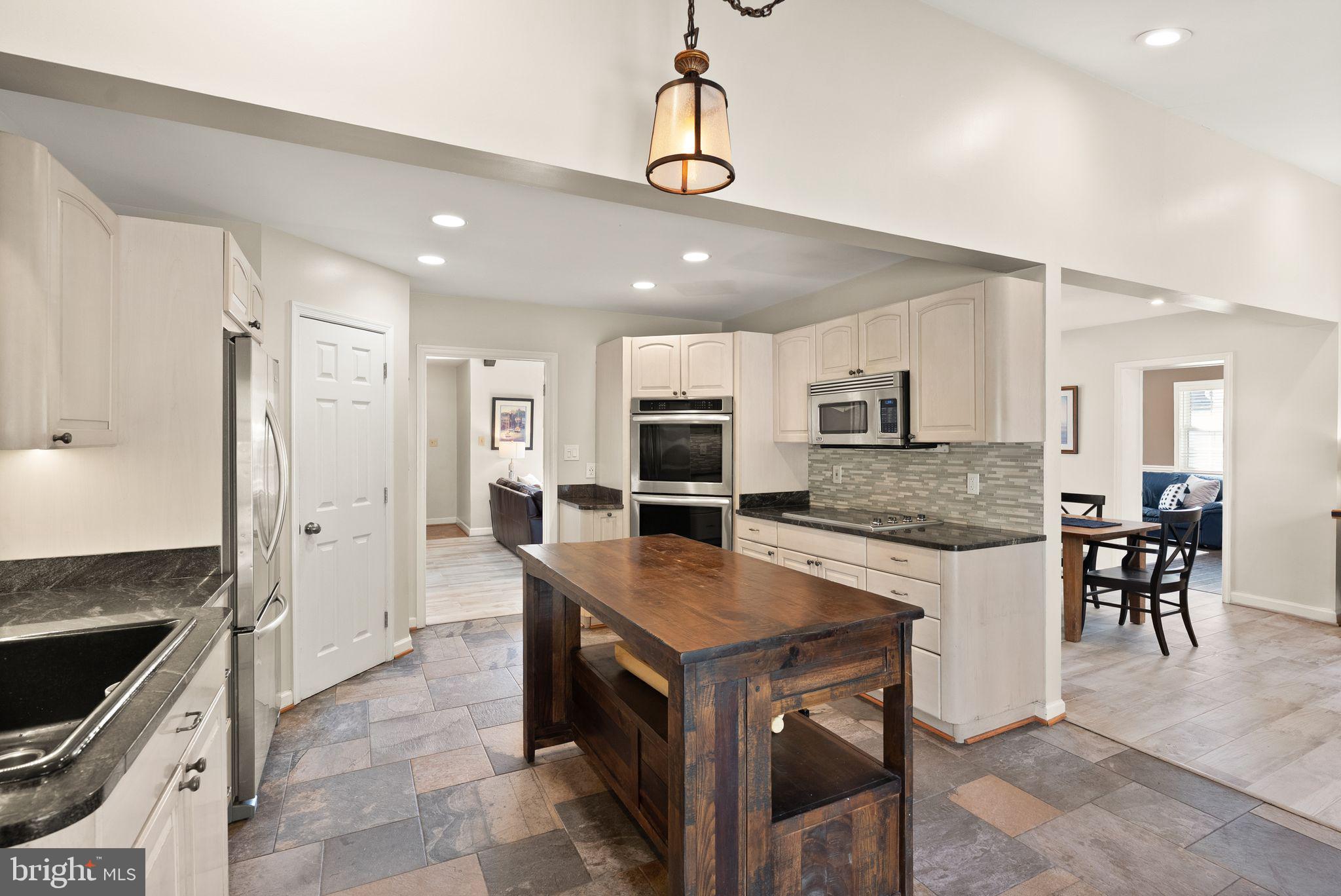 MONTICELLO PARK - Residential