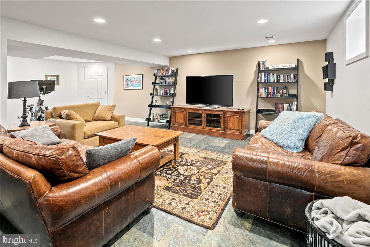 MONTICELLO PARK - Residential