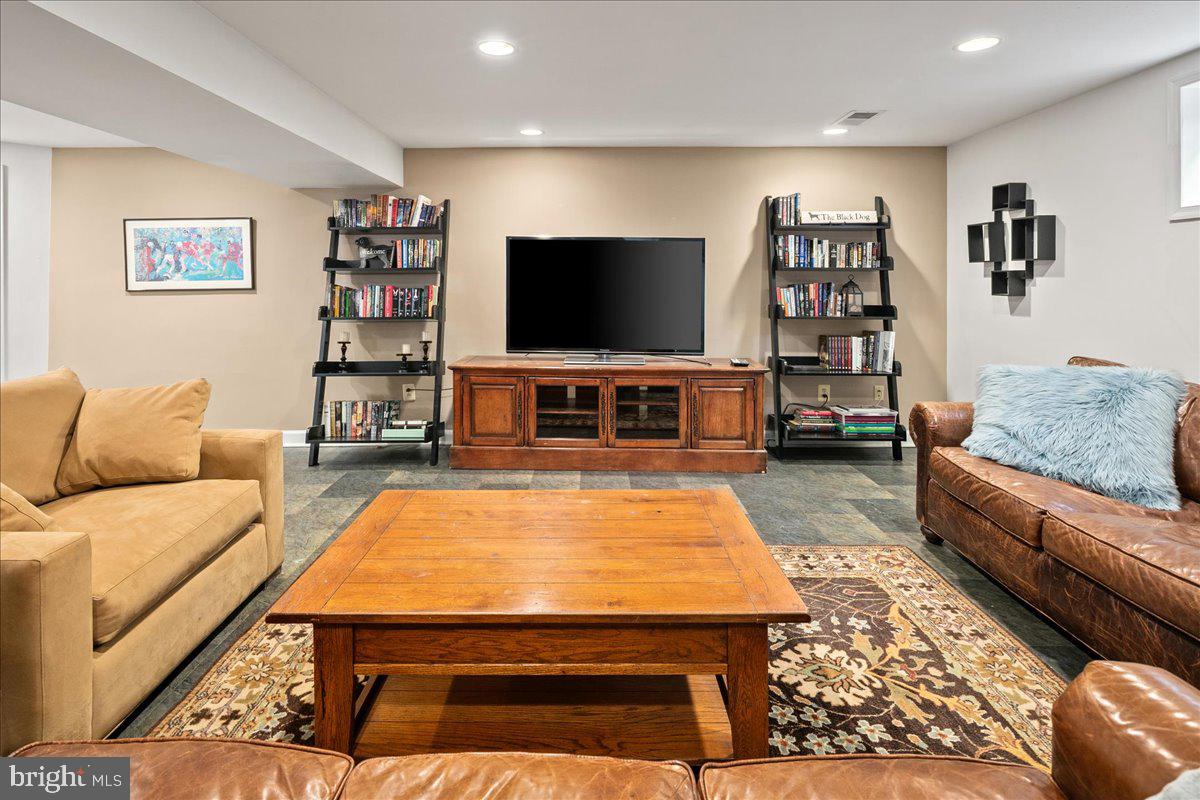 MONTICELLO PARK - Residential