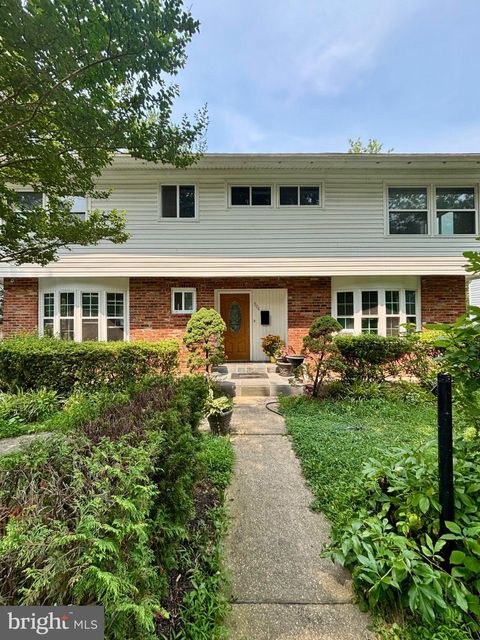 Photo of 304 Gruenther Ave, ROCKVILLE, MD 20851 (MLS # MDMC2246380)