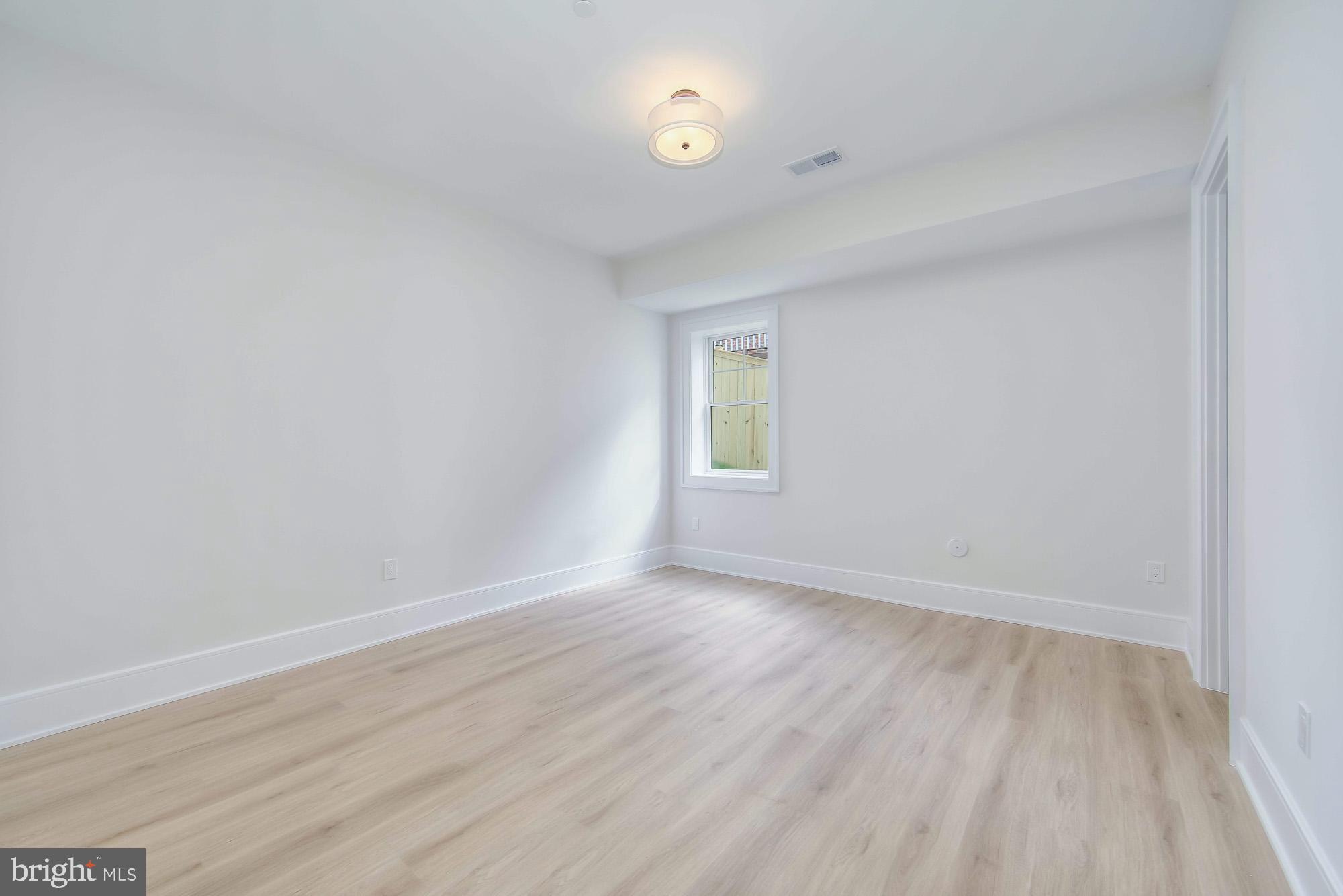 AYRLAWN - Residential