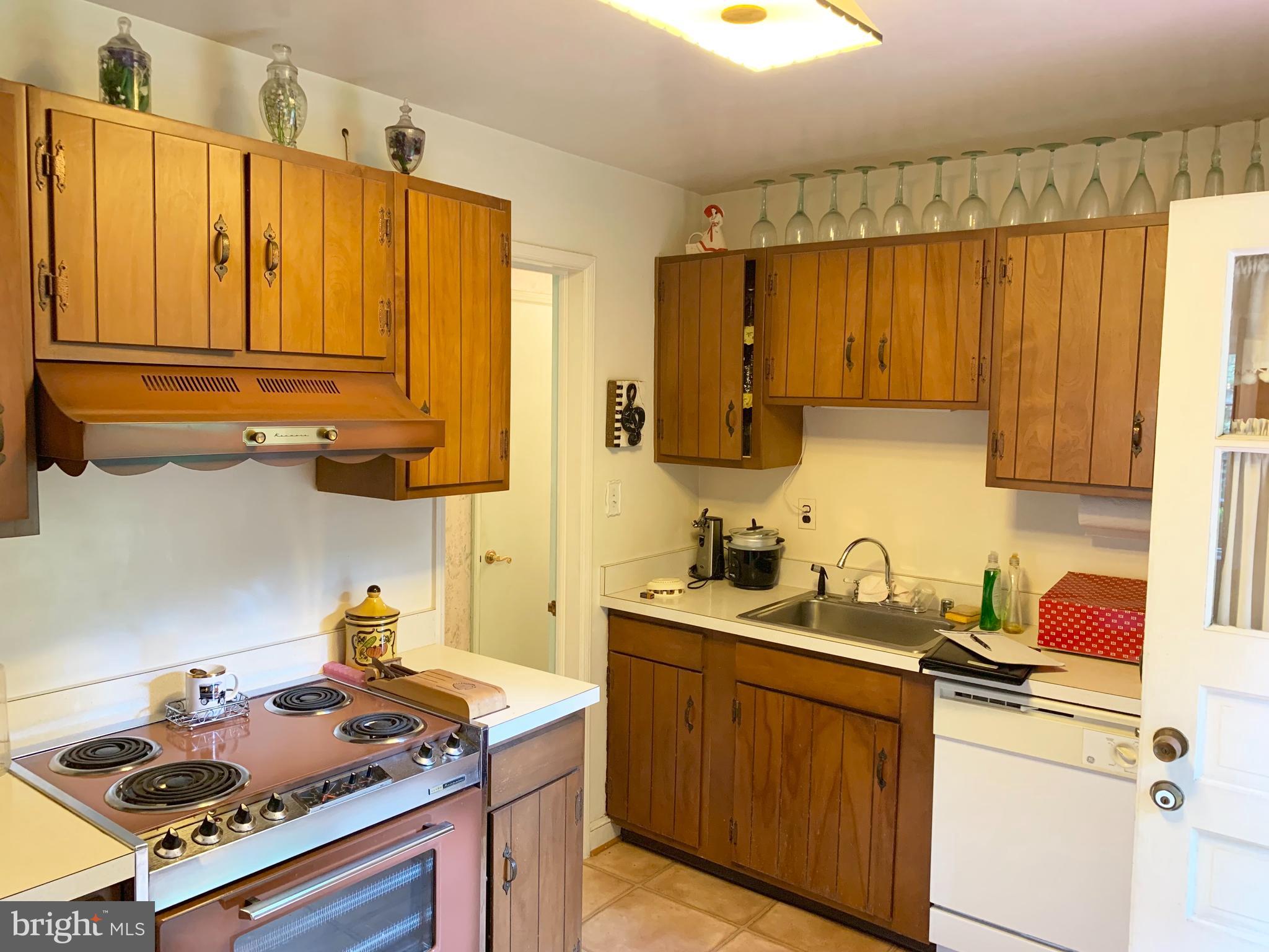 BROYHILL HILLS - Residential