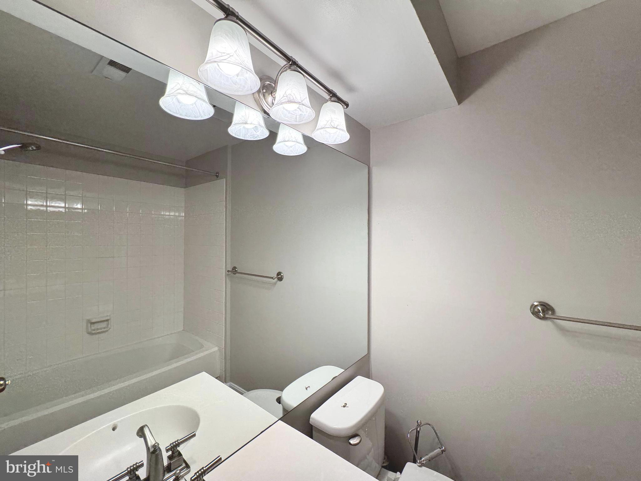 CASCADES - Residential Lease