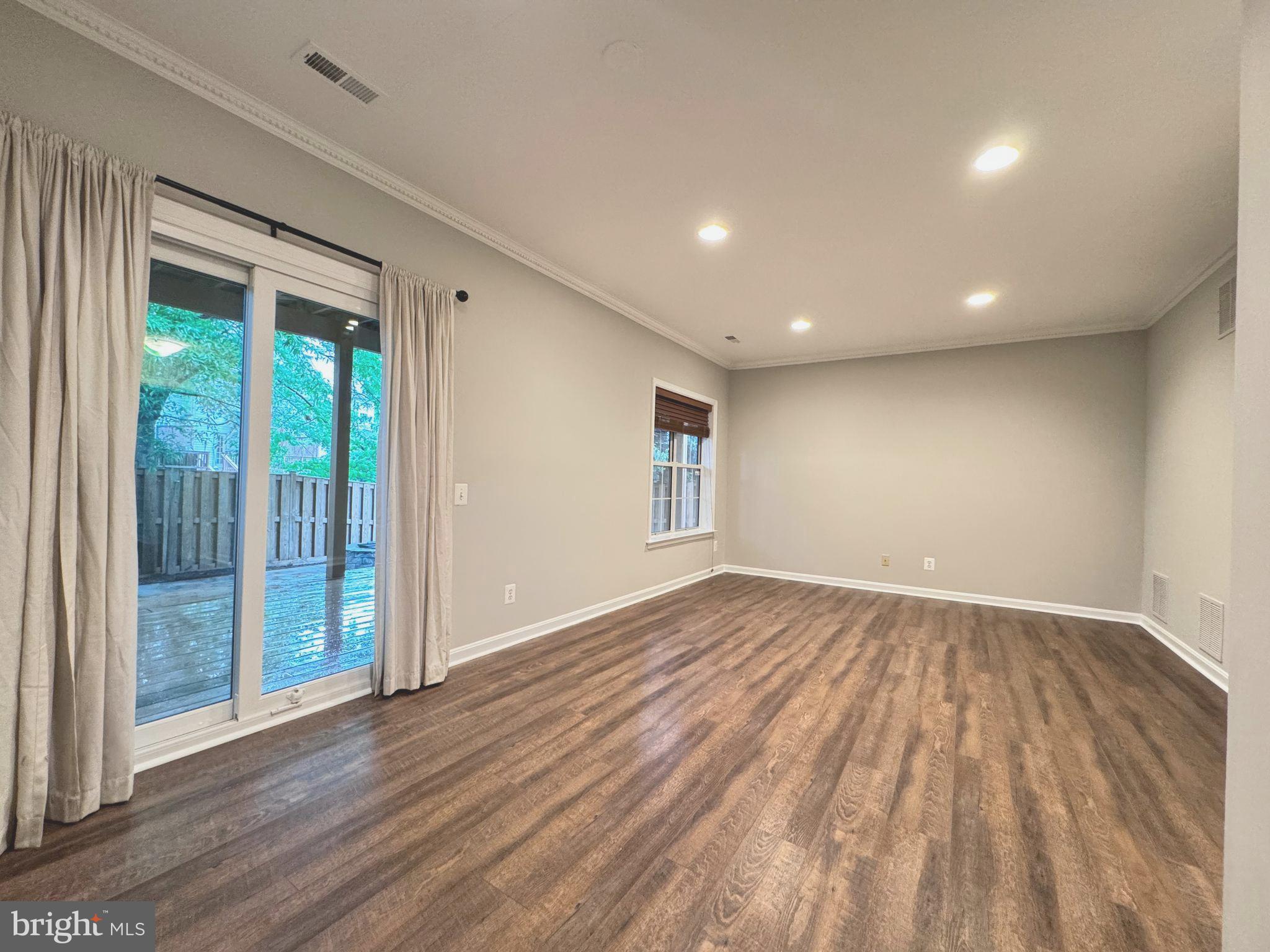 CASCADES - Residential Lease