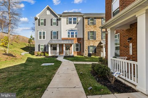 Condo For Sale - 18304 Reaper Hill Court<br/> TRIANGLE, VA 22172