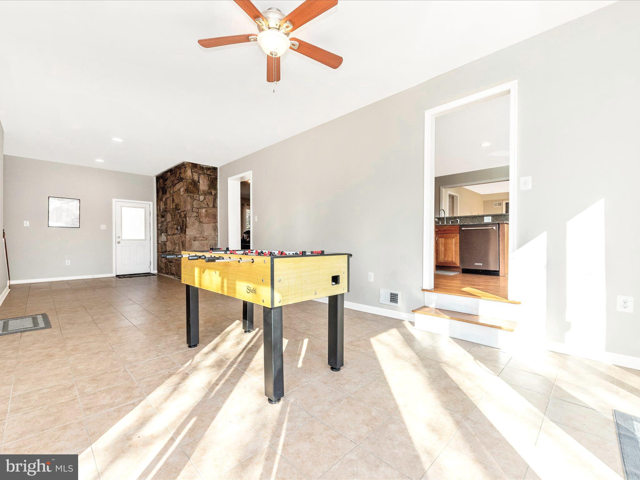 POOLESVILLE OUTSIDE - Residential