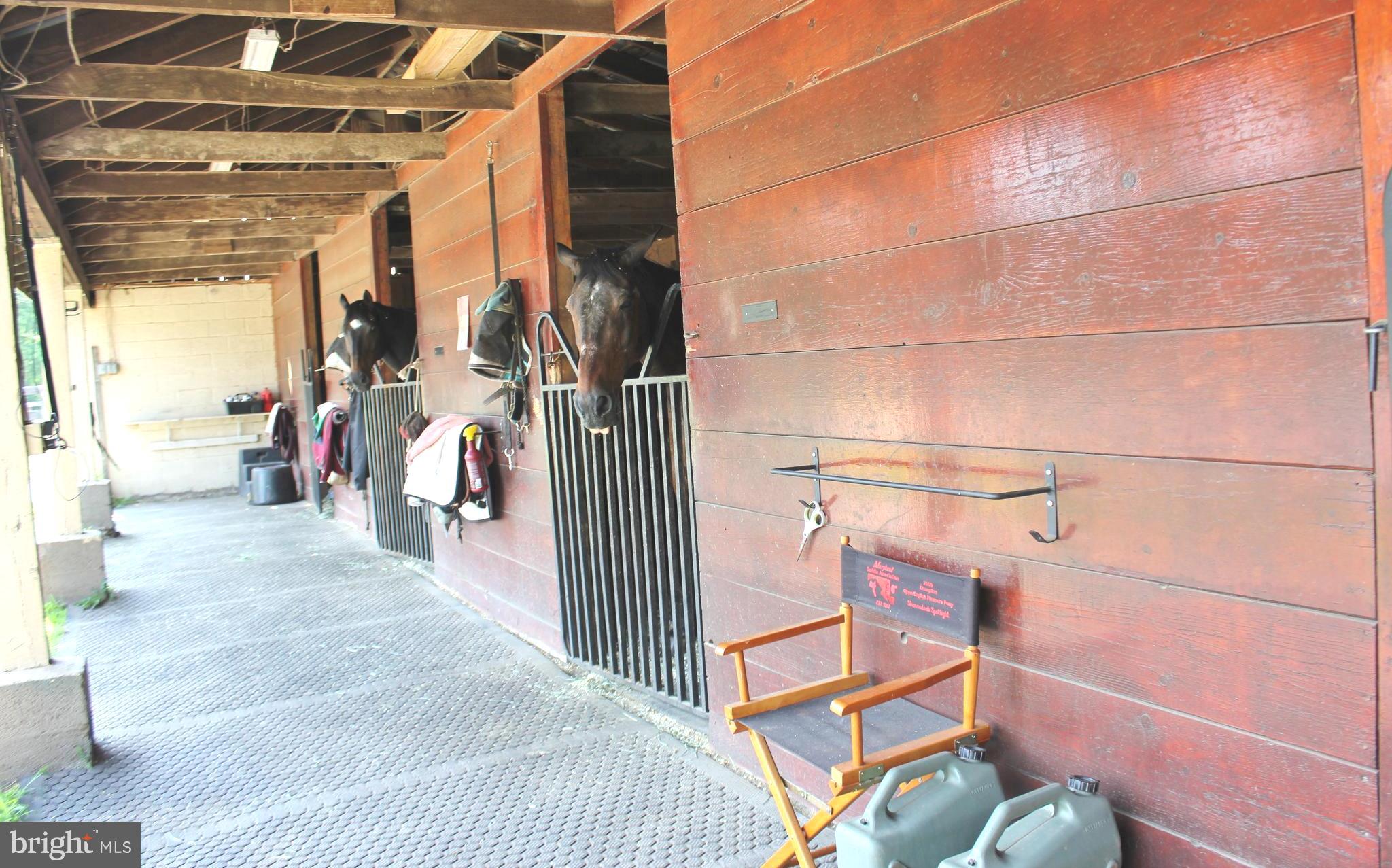 POOLESVILLE OUTSIDE - Residential