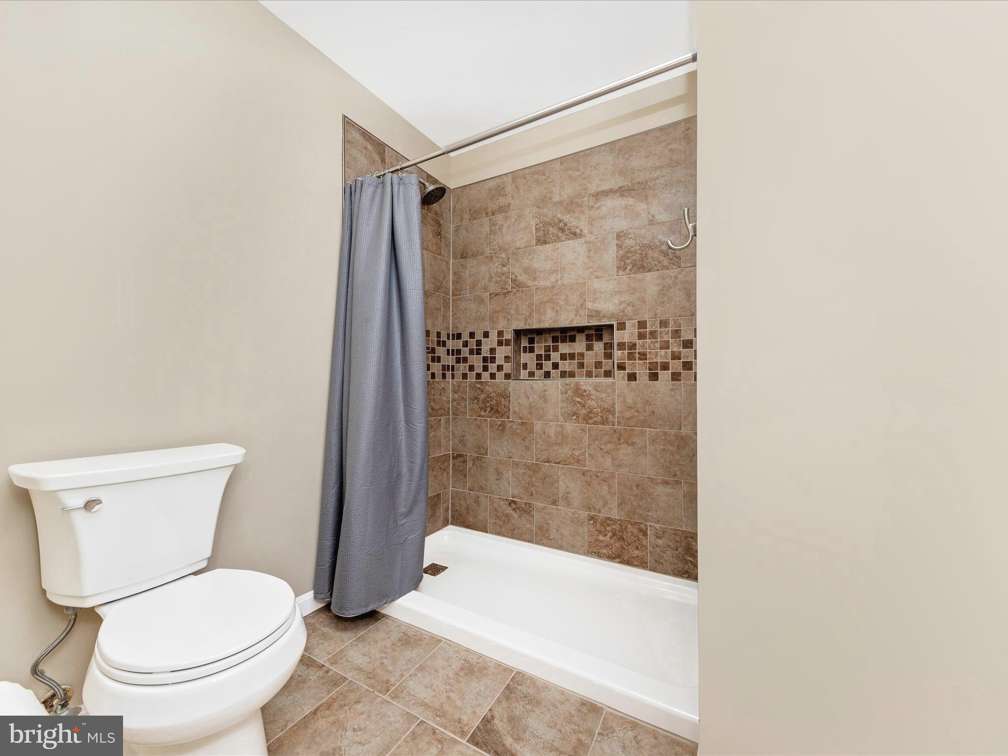 POOLESVILLE OUTSIDE - Residential