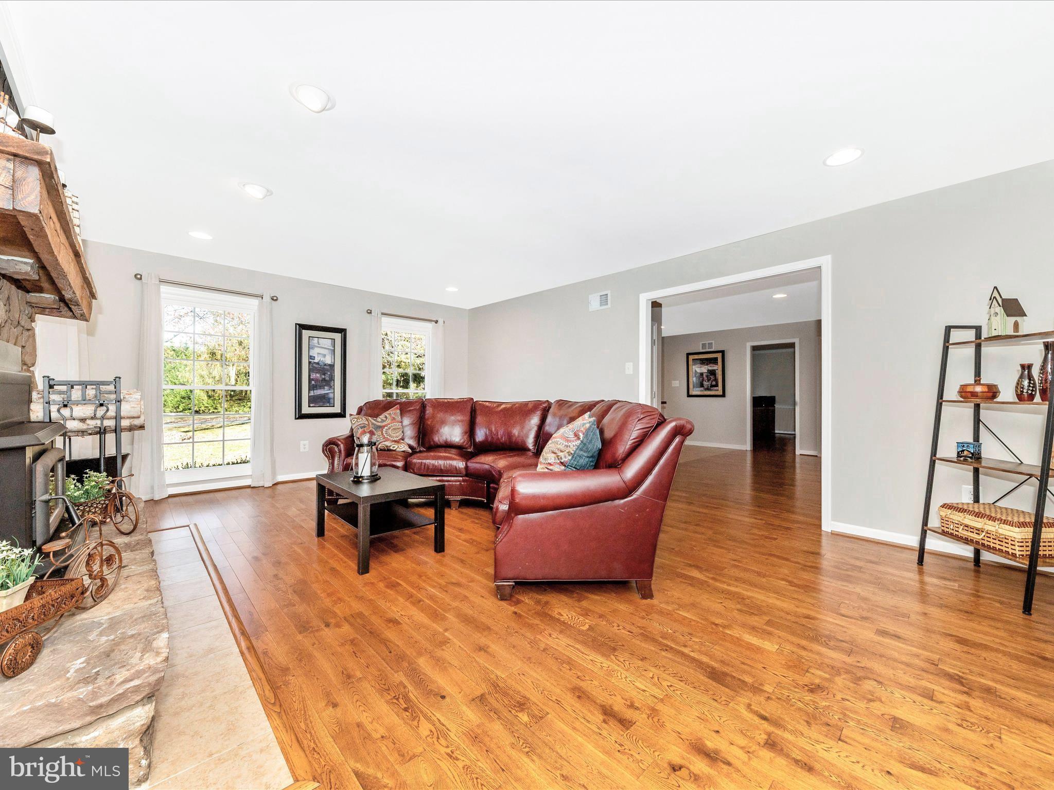 POOLESVILLE OUTSIDE - Residential