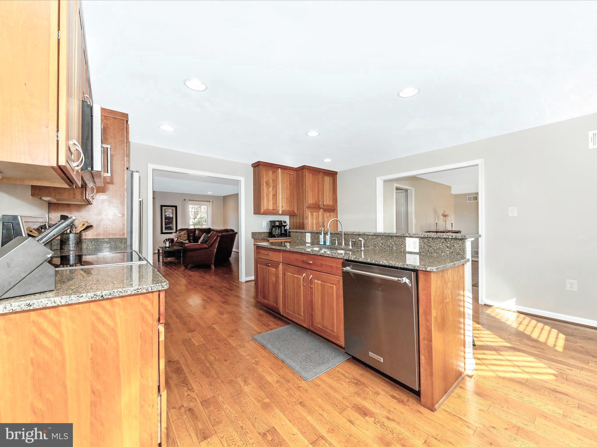 POOLESVILLE OUTSIDE - Residential