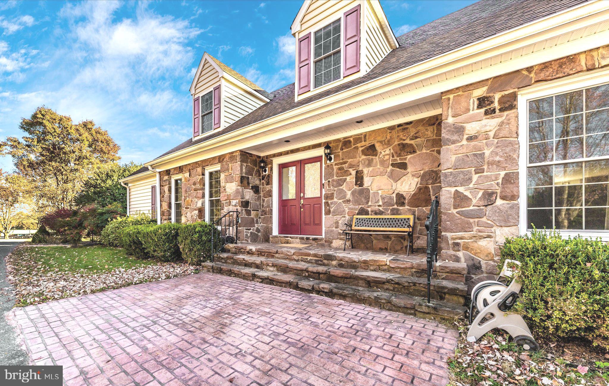 POOLESVILLE OUTSIDE - Residential