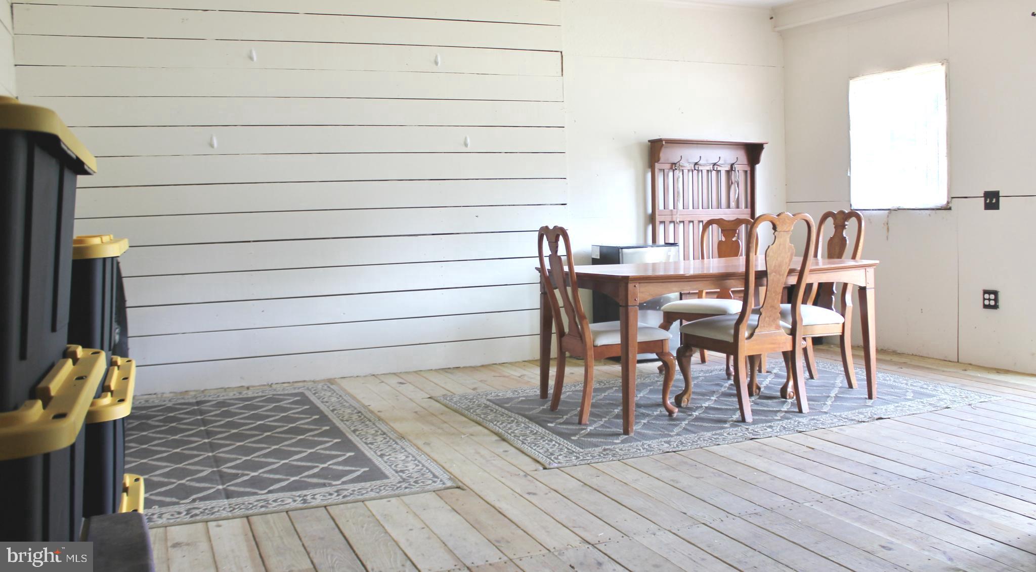 POOLESVILLE OUTSIDE - Residential