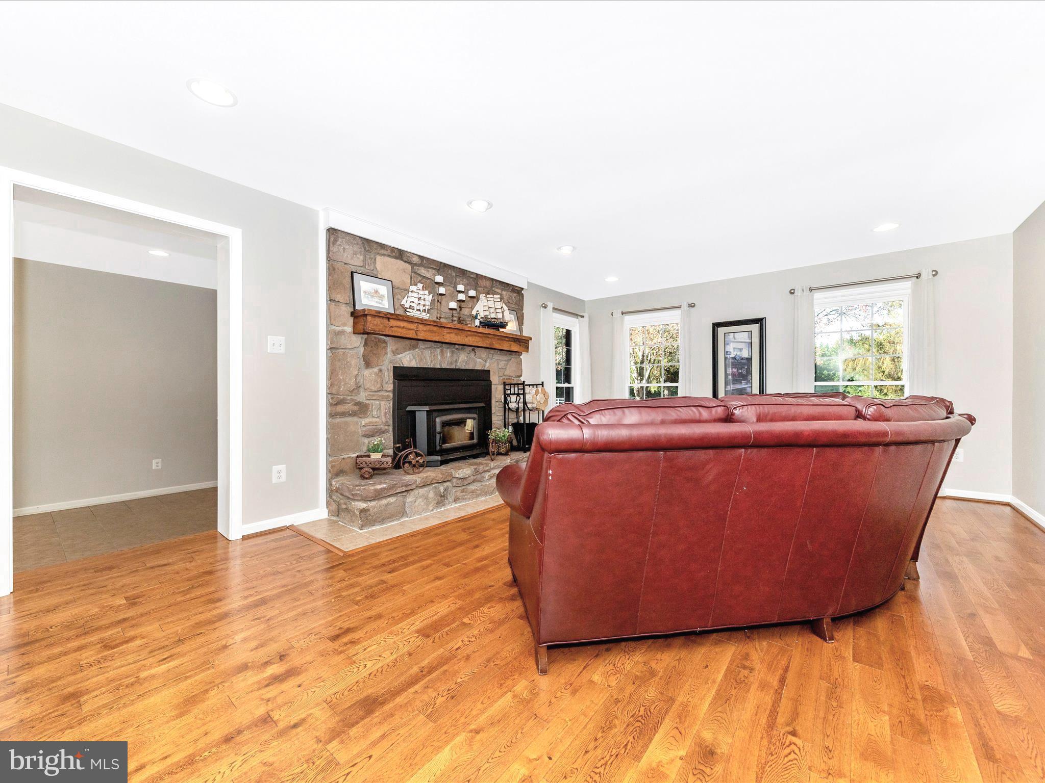 POOLESVILLE OUTSIDE - Residential