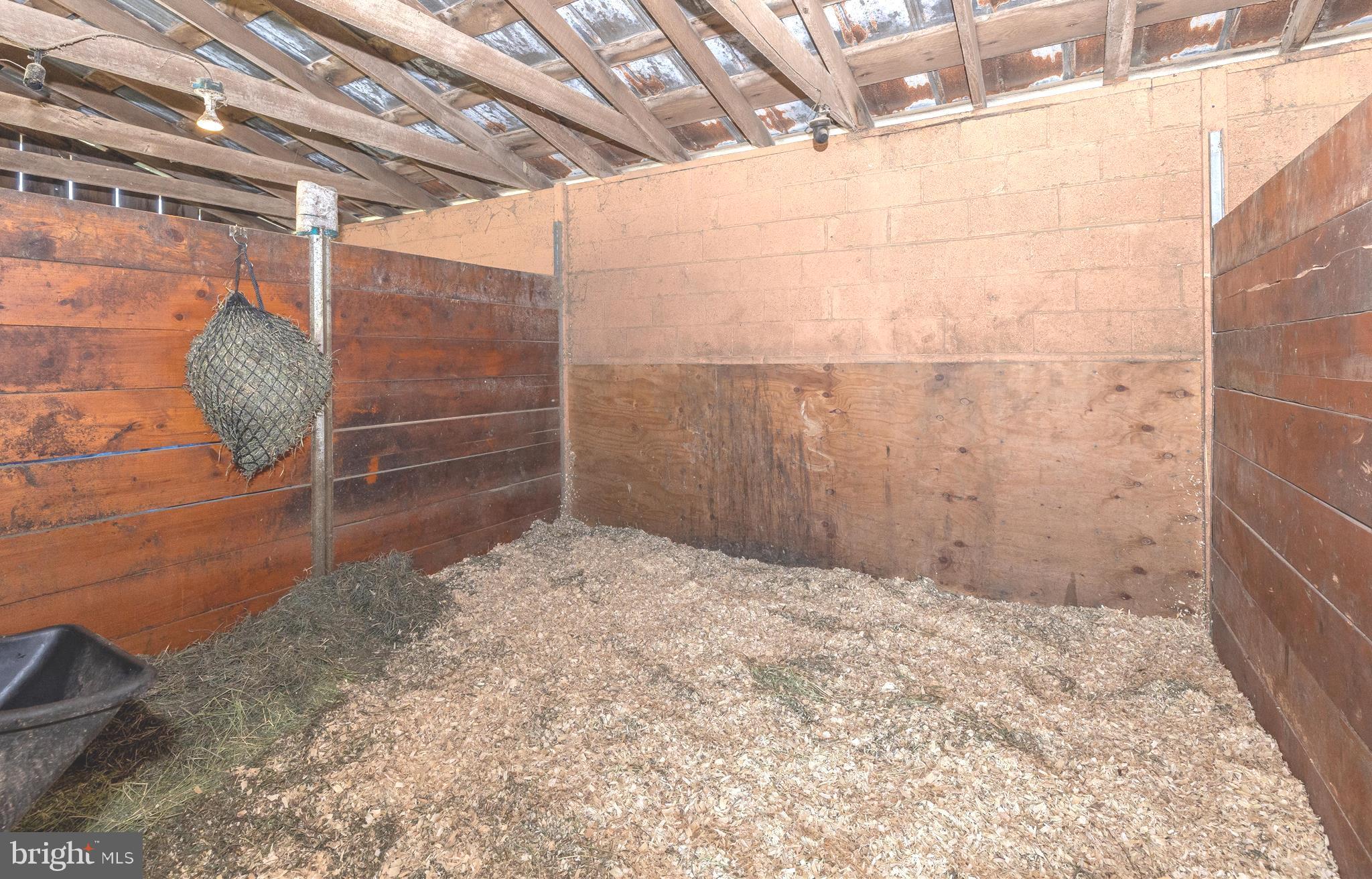 POOLESVILLE OUTSIDE - Residential