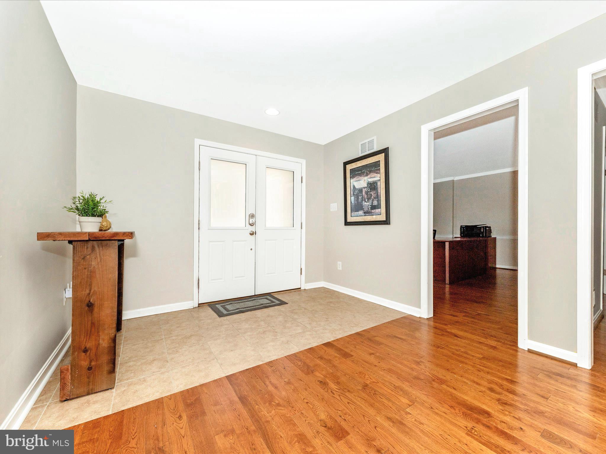 POOLESVILLE OUTSIDE - Residential