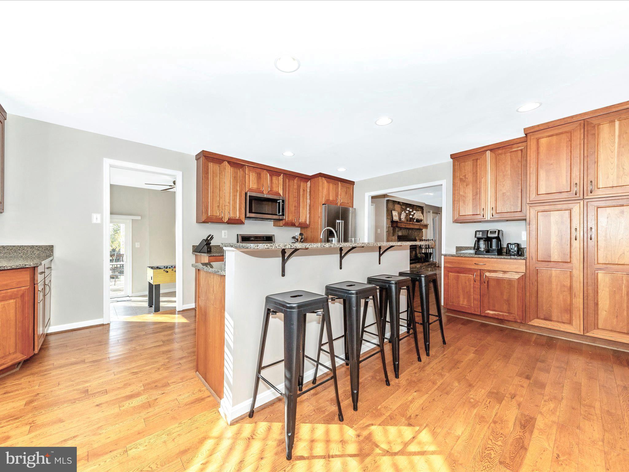 POOLESVILLE OUTSIDE - Residential