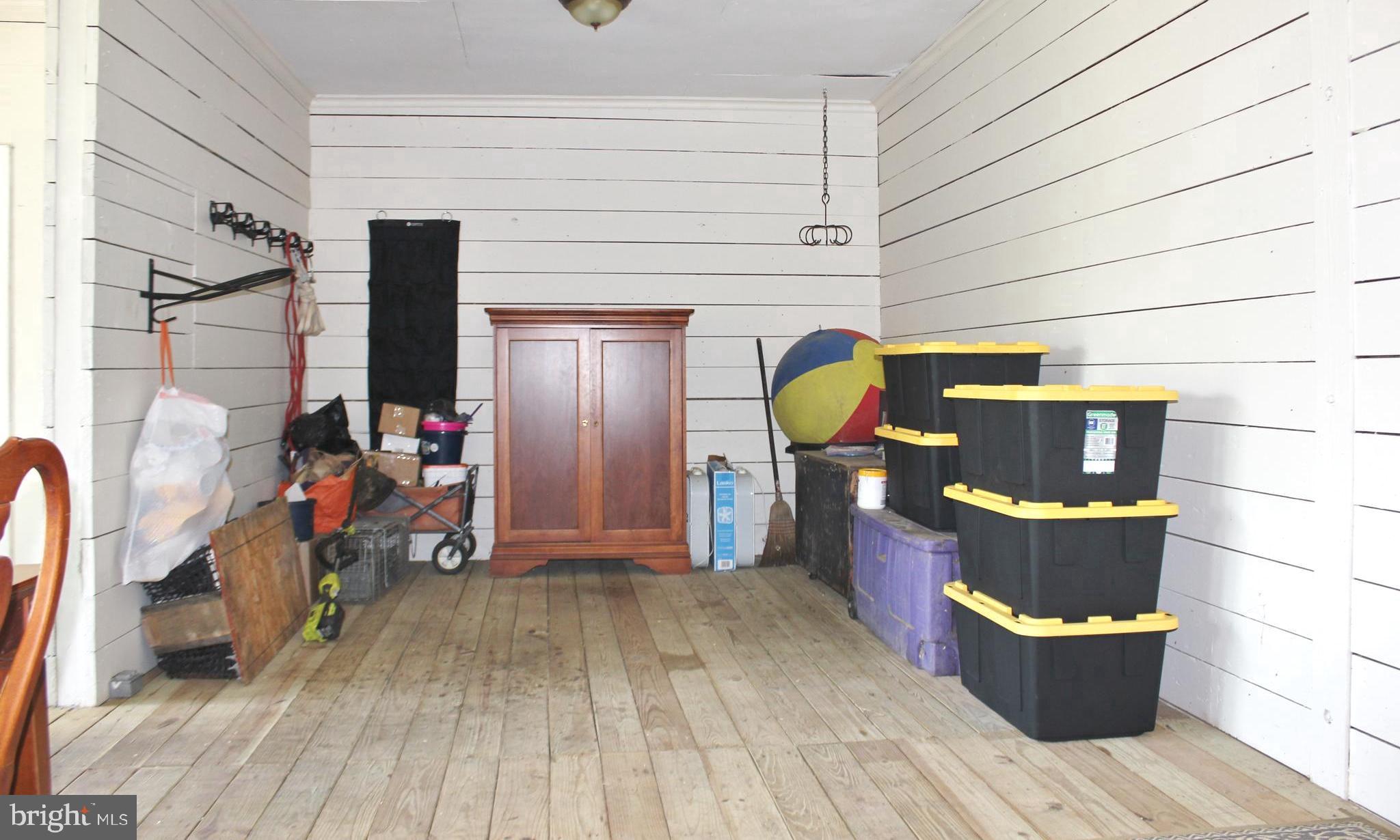 POOLESVILLE OUTSIDE - Residential