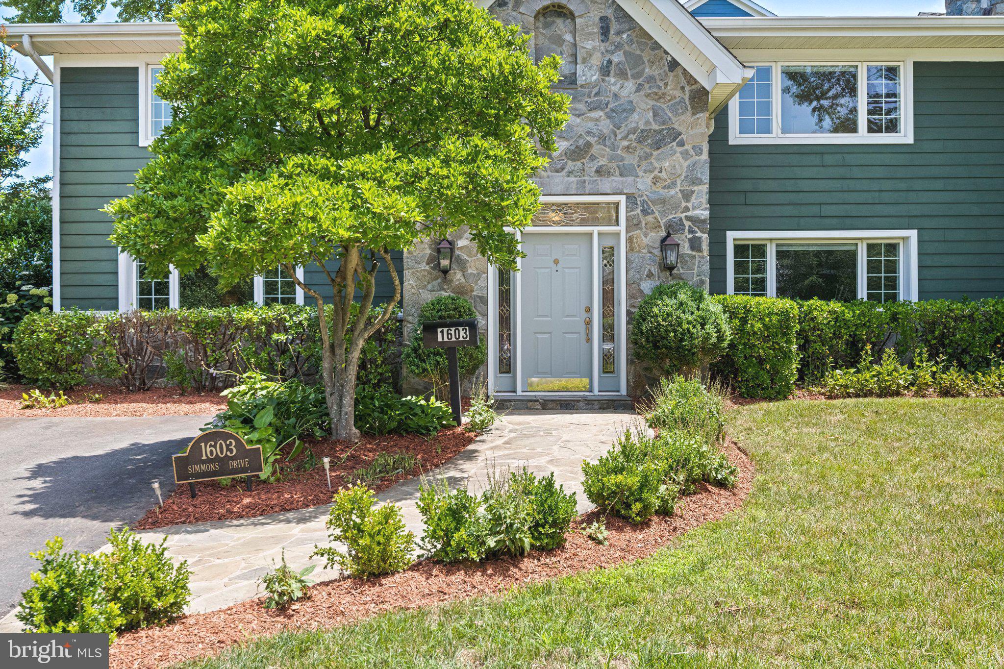 1603 SIMMONS DRIVE