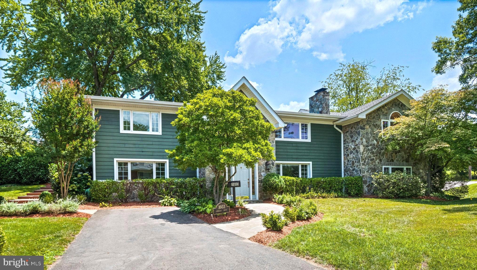 1603 SIMMONS DRIVE