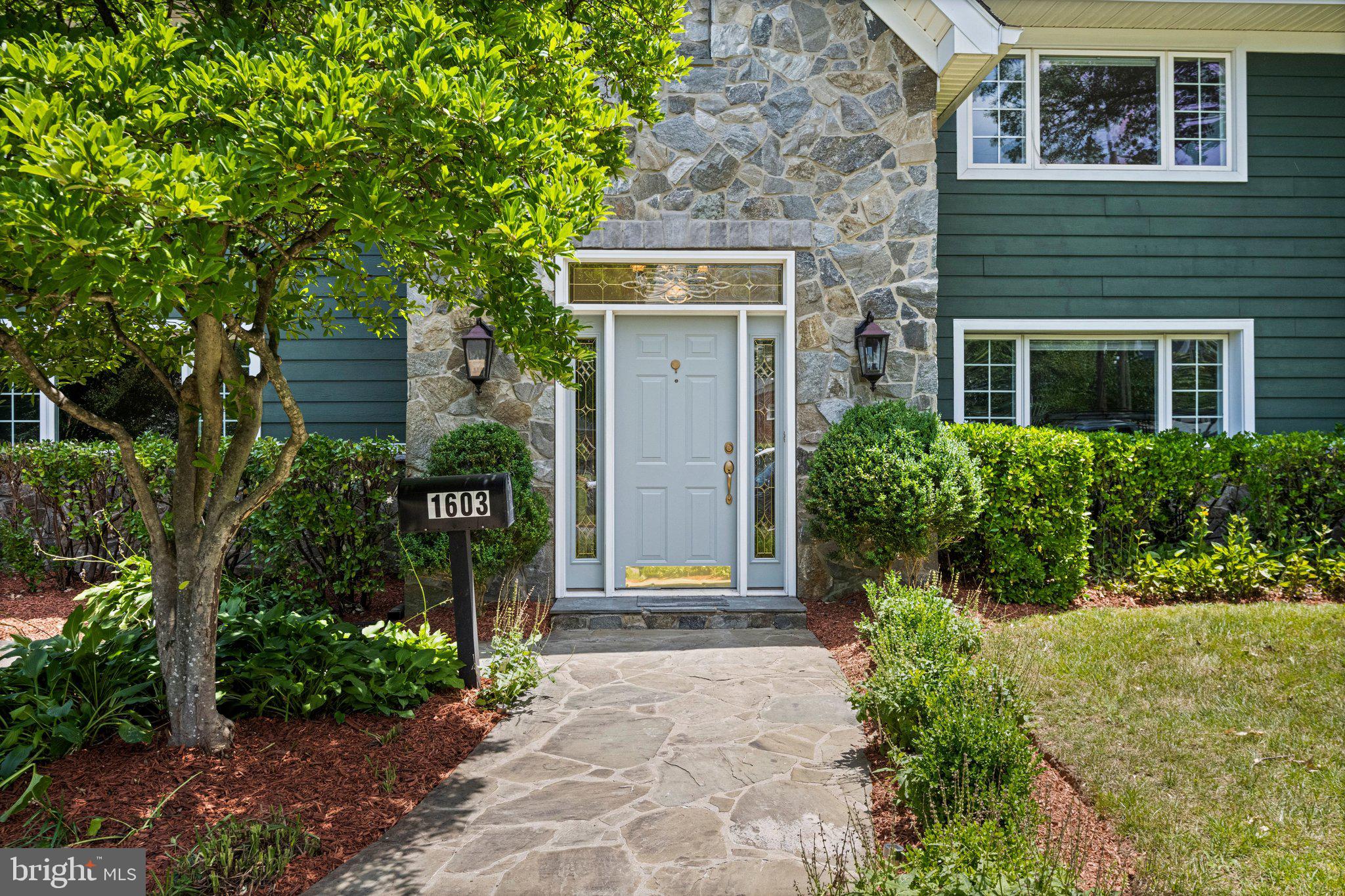 1603 SIMMONS DRIVE