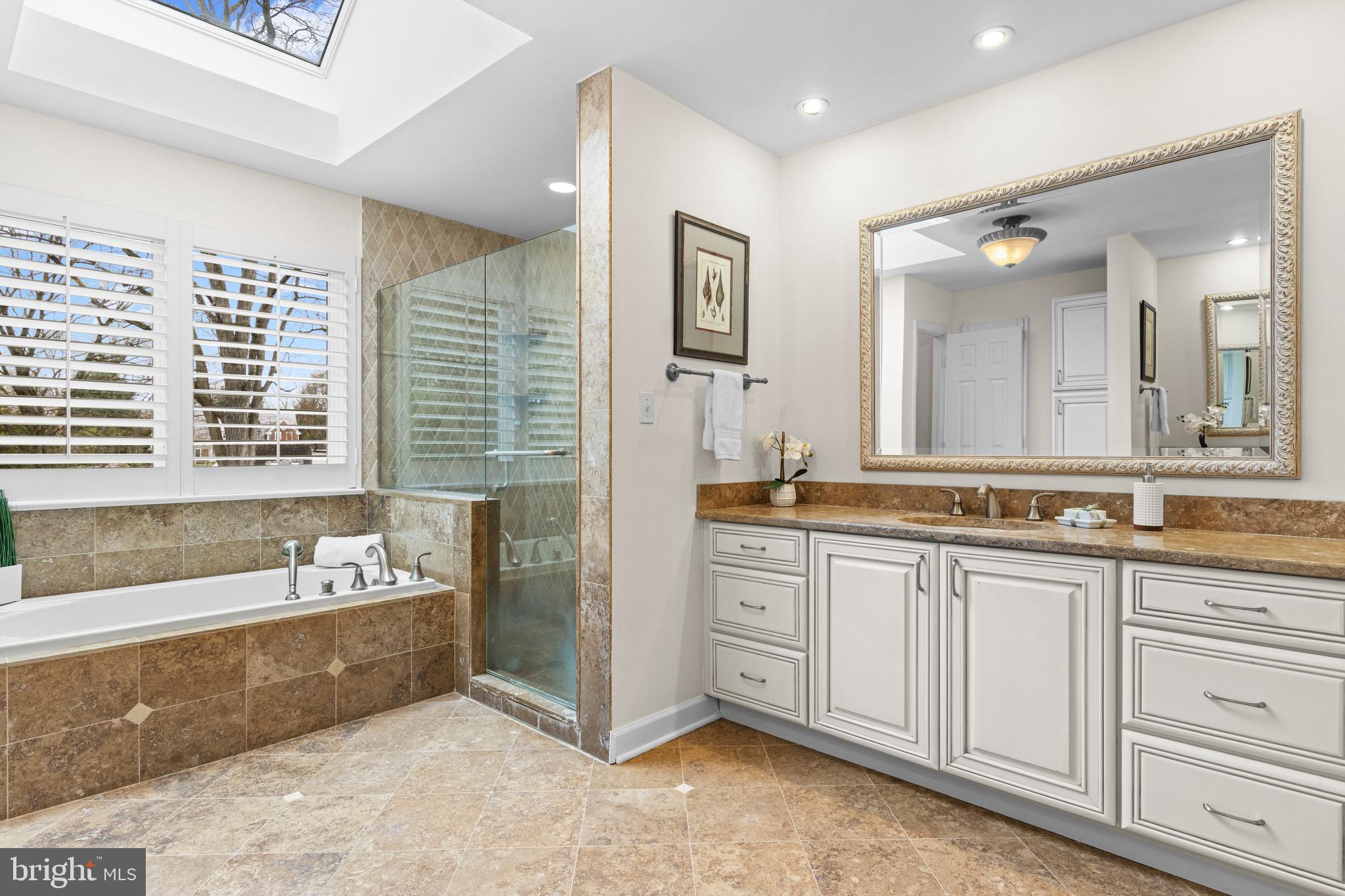 RAVENSCLIFF - Residential