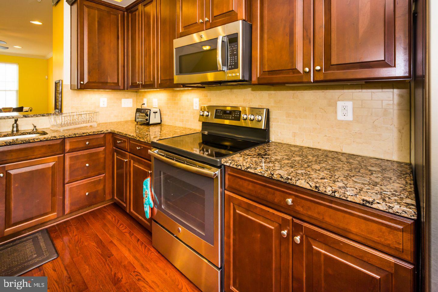 GREEKTOWN - Residential Lease