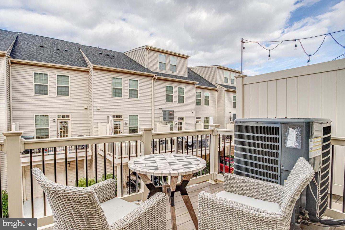 GREEKTOWN - Residential Lease