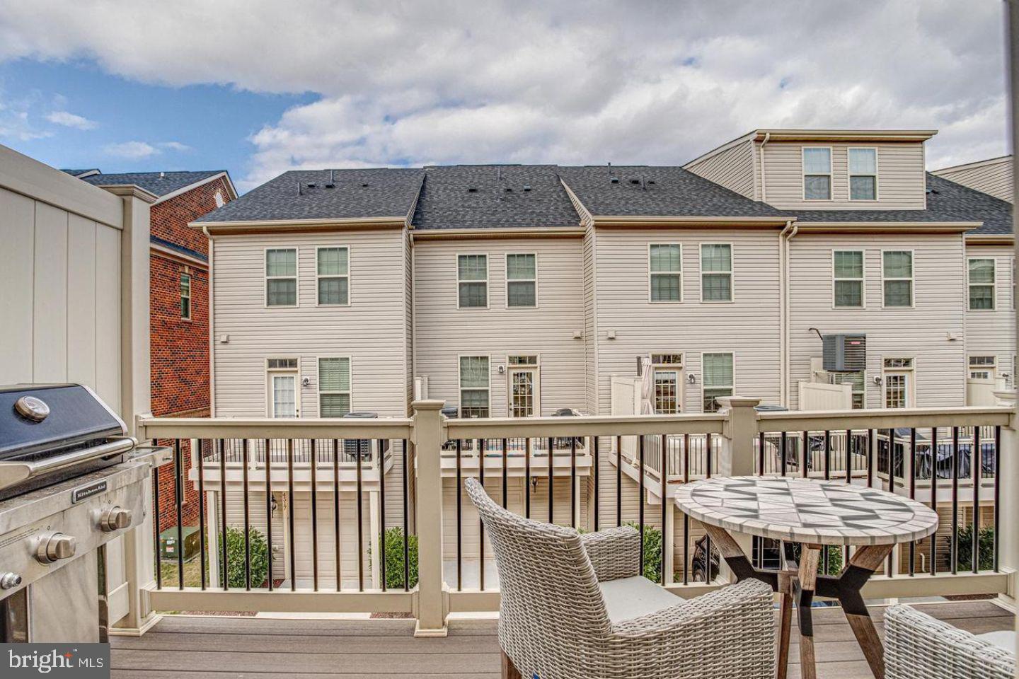 GREEKTOWN - Residential Lease