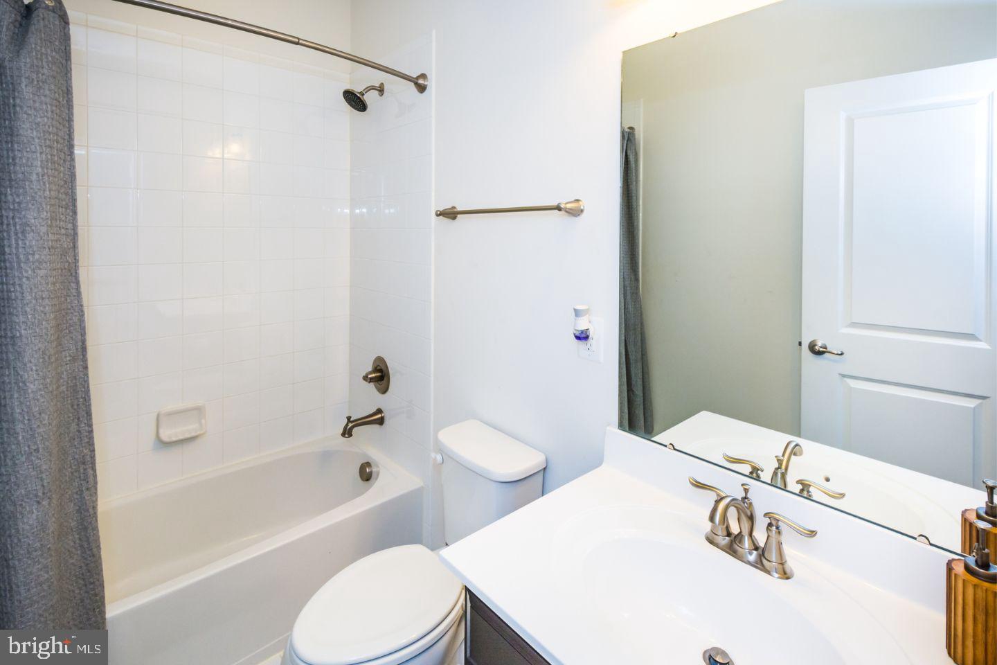 GREEKTOWN - Residential Lease