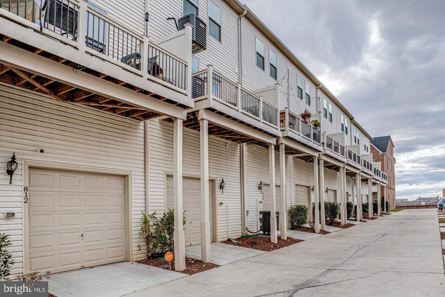 GREEKTOWN - Residential Lease