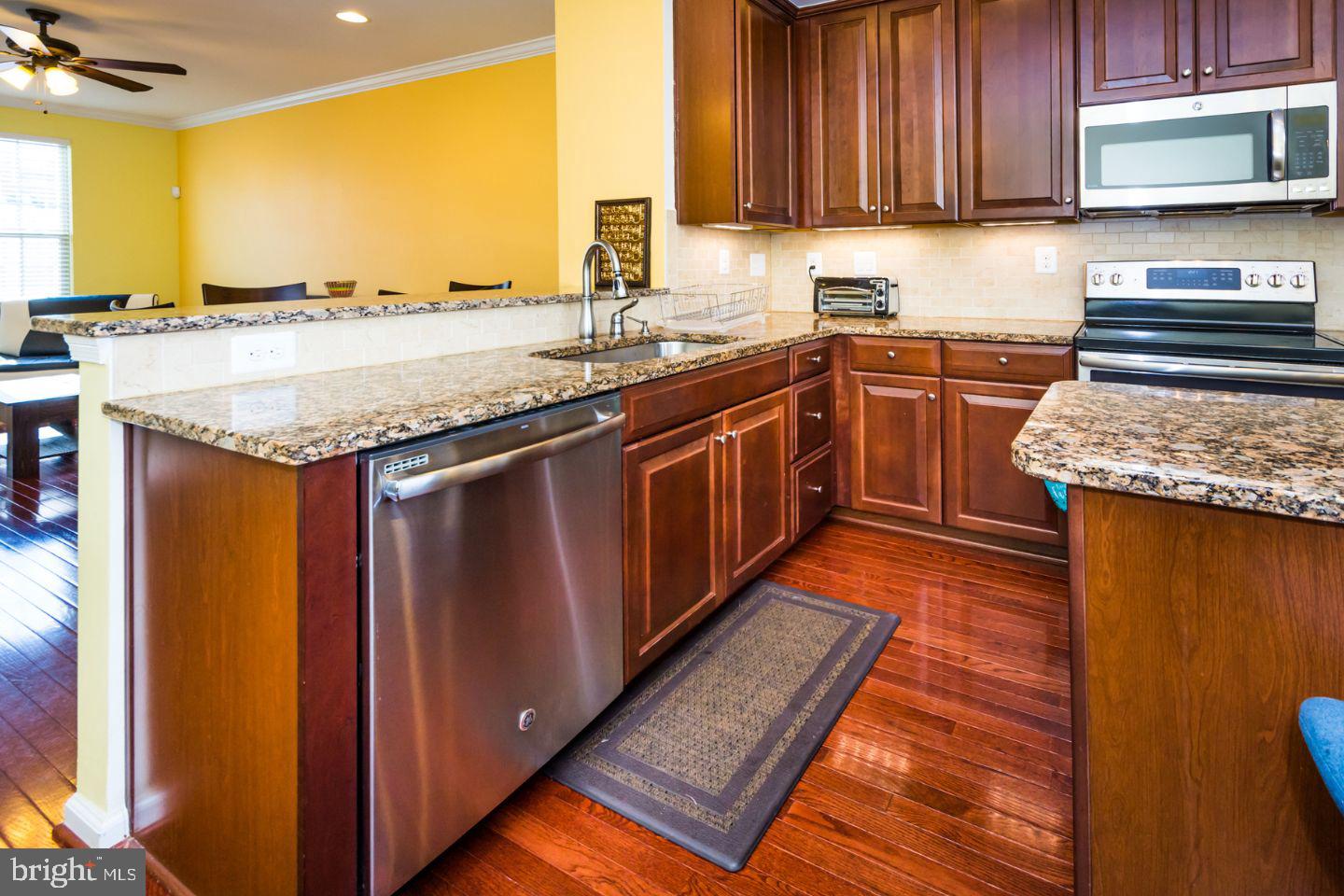 GREEKTOWN - Residential Lease