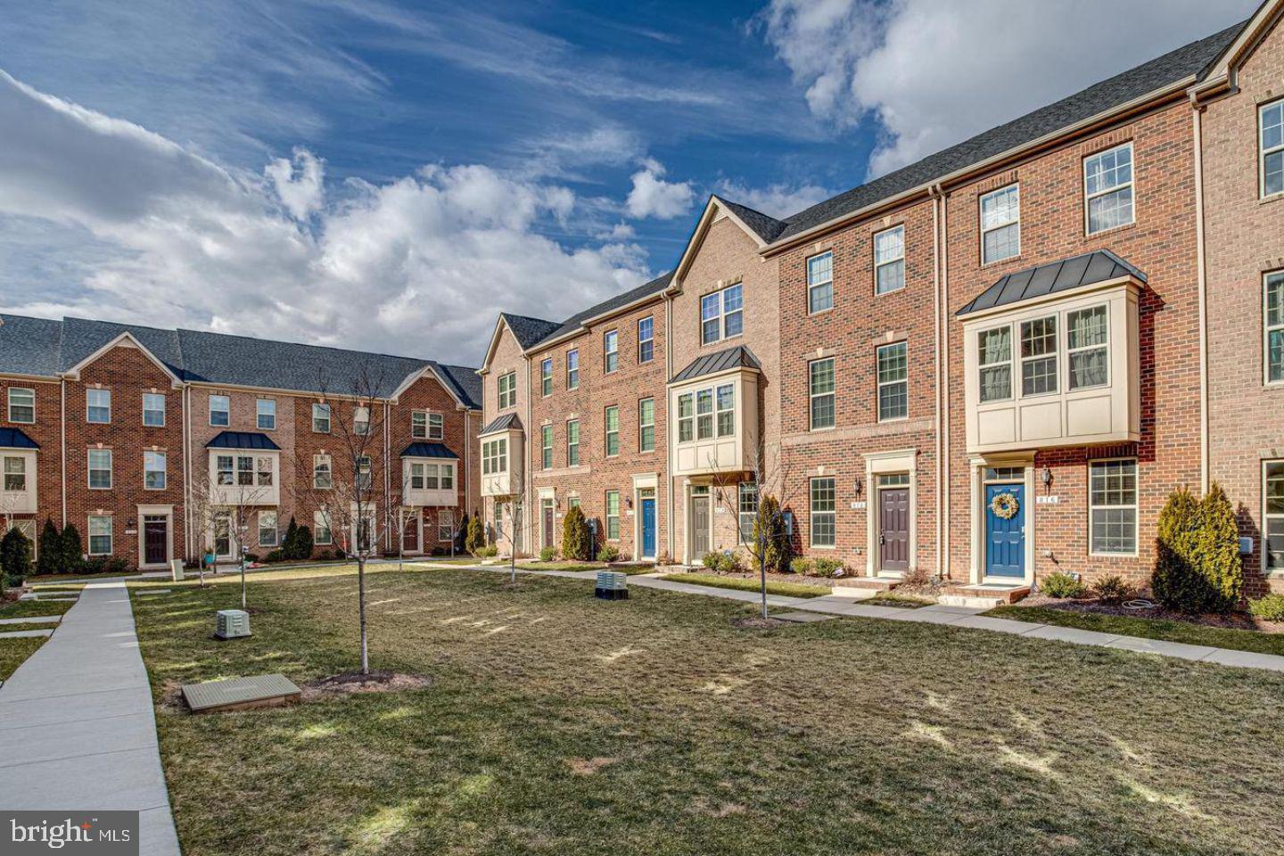 GREEKTOWN - Residential Lease