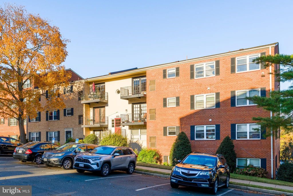Photo of 444 N Armistead Street #304, ALEXANDRIA, VA 22312 (MLS # VAAX2051340)